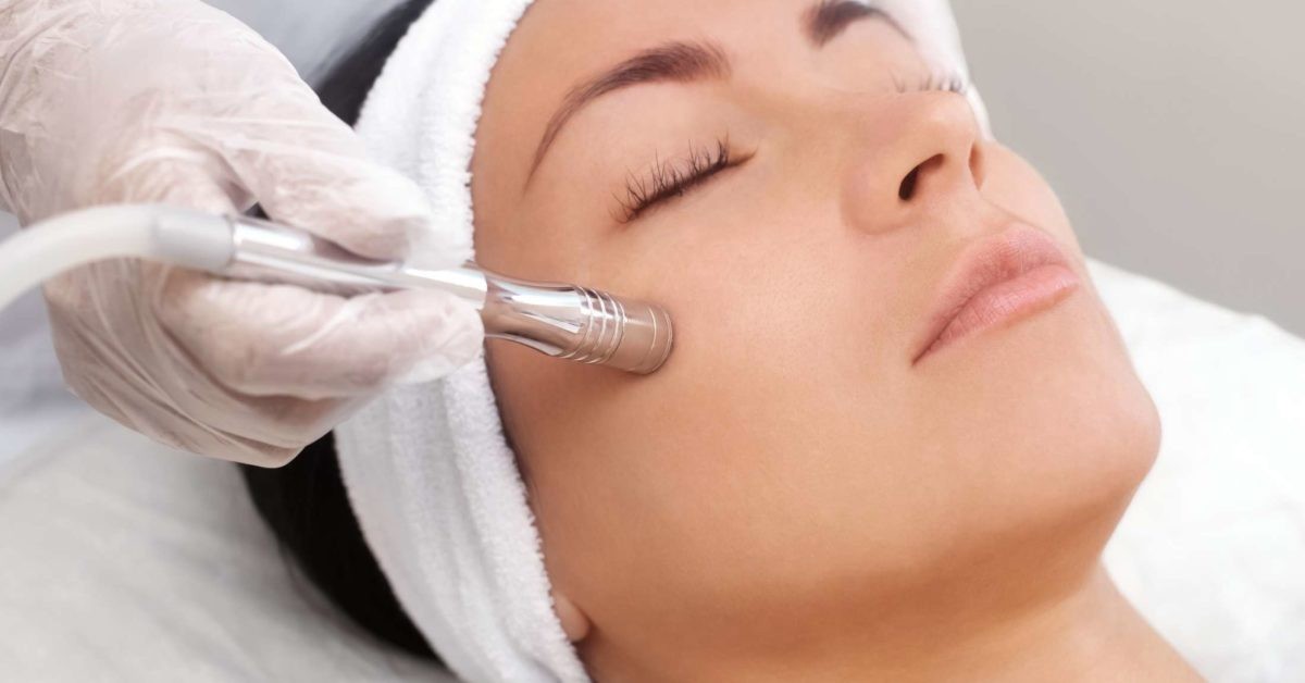 Switch to One of the Best Medical Beauty Center for Facial Treatment