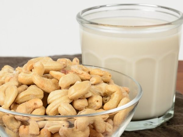 3 Health and Nutritional Benefits of Cashew Milk