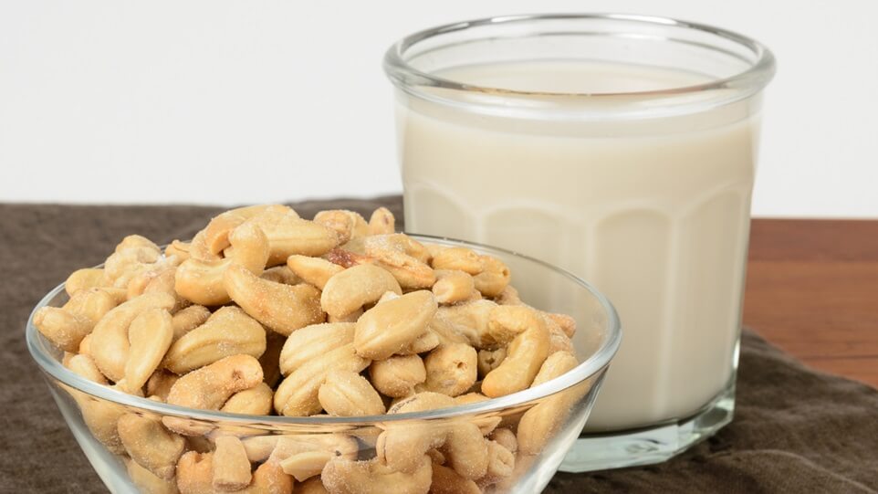 3 Health and Nutritional Benefits of Cashew Milk